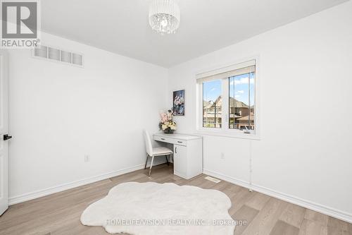 19 Grey Wing Avenue, Georgina, ON - Indoor Photo Showing Bedroom