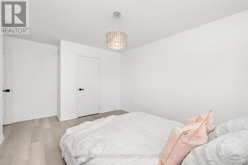 19 Grey Wing Avenue, Georgina, ON - Indoor Photo Showing Bedroom