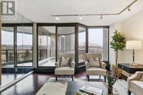 511 - 2045 Lake Shore Boulevard W, Toronto, ON - Indoor Photo Showing Living Room