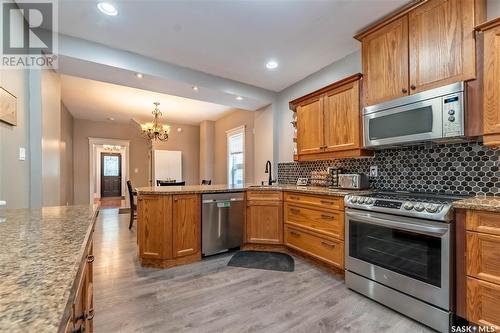 1164 3Rd Avenue Nw, Moose Jaw, SK - Indoor Photo Showing Kitchen With Upgraded Kitchen