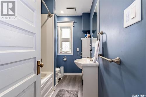 1164 3Rd Avenue Nw, Moose Jaw, SK - Indoor Photo Showing Bathroom