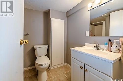 1164 3Rd Avenue Nw, Moose Jaw, SK - Indoor Photo Showing Bathroom