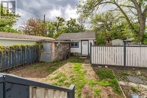 1164 3Rd Avenue Nw, Moose Jaw, SK - Outdoor