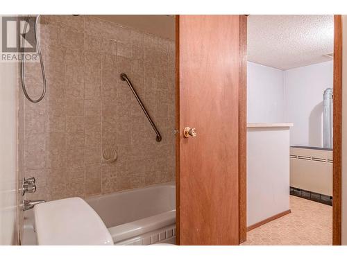 4111 27Th Avenue Lot# 6, Vernon, BC - Indoor Photo Showing Bathroom