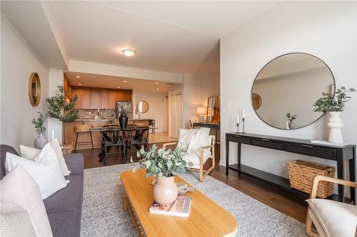 396 Plains Road E|Unit #508, Burlington, ON - Indoor Photo Showing Living Room