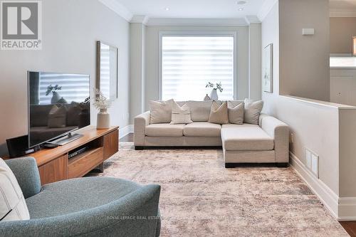 4 - 116 Waterside Drive, Mississauga, ON - Indoor Photo Showing Living Room