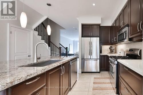 4 - 116 Waterside Drive, Mississauga, ON - Indoor Photo Showing Kitchen With Upgraded Kitchen