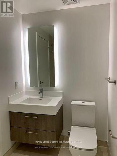 2907 - 1 Yorkville Avenue, Toronto, ON - Indoor Photo Showing Bathroom