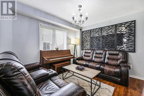 36 Cheevers Road, Brantford, ON - Indoor Photo Showing Living Room