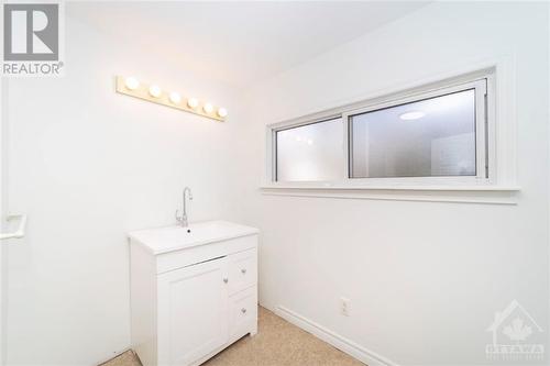 721 Bayview Drive, Ottawa, ON - Indoor Photo Showing Other Room