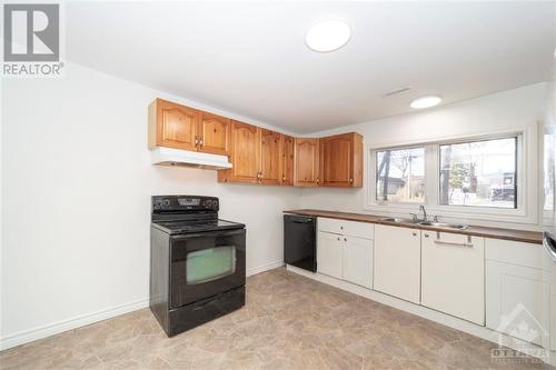 721 Bayview Drive, Ottawa, ON - Indoor Photo Showing Kitchen With Double Sink