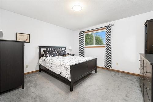 26 Sandra Crescent, Grimsby, ON - Indoor Photo Showing Bedroom