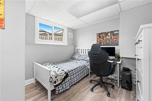 26 Sandra Crescent, Grimsby, ON - Indoor Photo Showing Bedroom