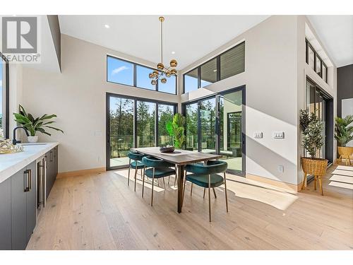 10218 Beacon Hill Drive, Lake Country, BC - Indoor Photo Showing Dining Room