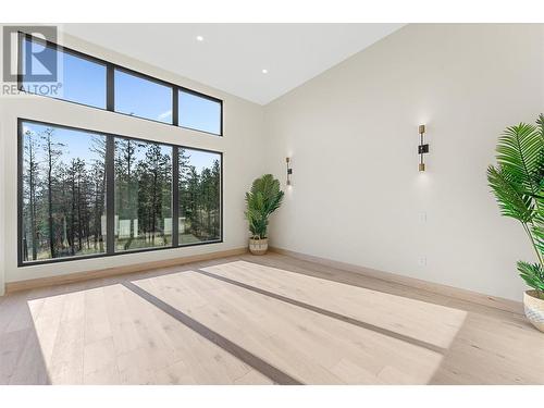 10218 Beacon Hill Drive, Lake Country, BC - Indoor Photo Showing Other Room