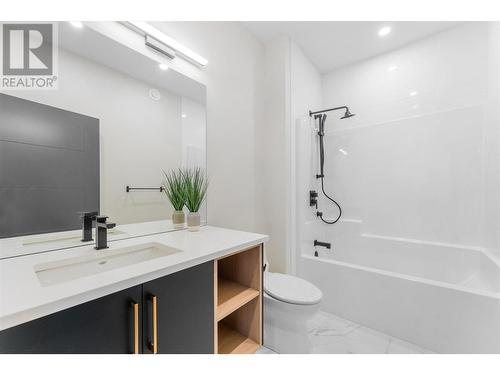 10218 Beacon Hill Drive, Lake Country, BC - Indoor Photo Showing Bathroom