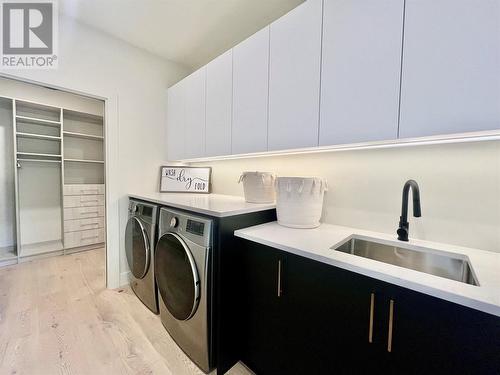 10218 Beacon Hill Drive, Lake Country, BC - Indoor Photo Showing Laundry Room