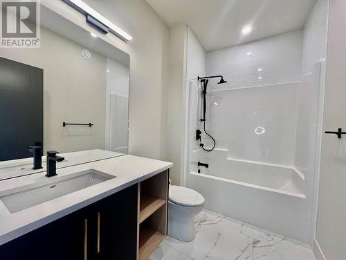 10218 Beacon Hill Drive, Lake Country, BC - Indoor Photo Showing Bathroom