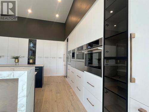 10218 Beacon Hill Drive, Lake Country, BC - Indoor Photo Showing Kitchen