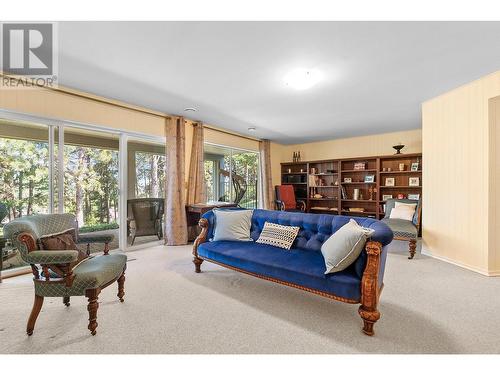 4189 Gallaghers Crescent, Kelowna, BC - Indoor Photo Showing Living Room