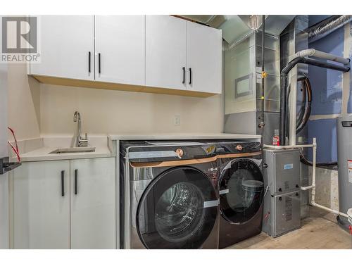 1125 Lone Pine Drive, Kelowna, BC - Indoor Photo Showing Laundry Room