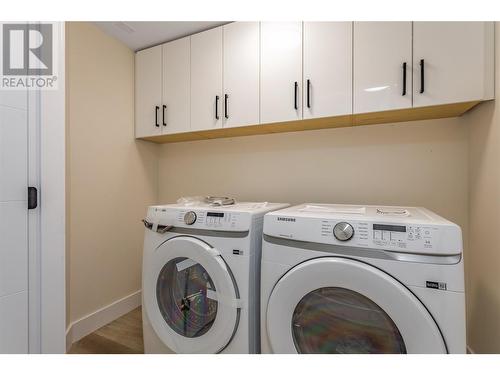 1125 Lone Pine Drive, Kelowna, BC - Indoor Photo Showing Laundry Room