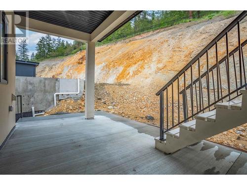 1125 Lone Pine Drive, Kelowna, BC - Outdoor With Exterior
