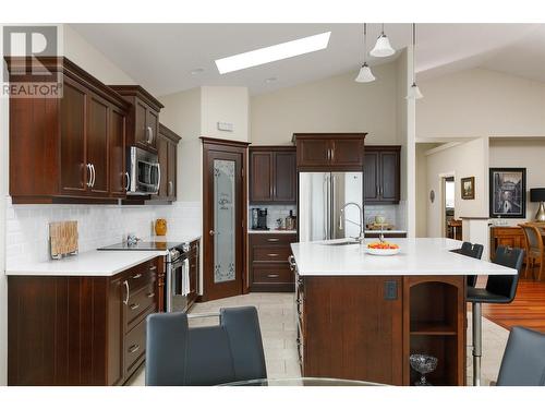 1601 Merlot Drive, West Kelowna, BC - Indoor Photo Showing Kitchen With Upgraded Kitchen