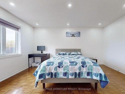 321 Bussel Cres, Milton, ON - Indoor Photo Showing Bedroom