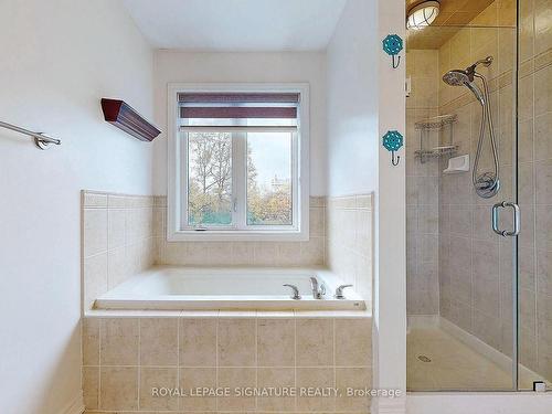 321 Bussel Cres, Milton, ON - Indoor Photo Showing Bathroom