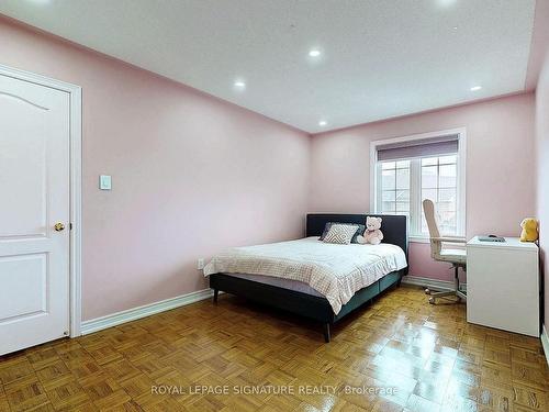 321 Bussel Cres, Milton, ON - Indoor Photo Showing Bedroom