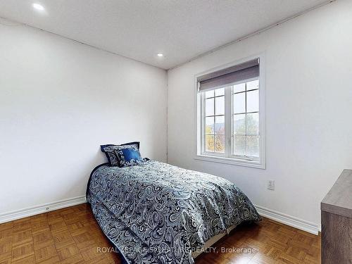 321 Bussel Cres, Milton, ON - Indoor Photo Showing Bedroom