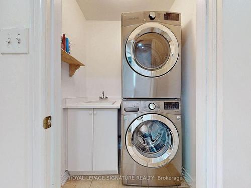 321 Bussel Cres, Milton, ON - Indoor Photo Showing Laundry Room