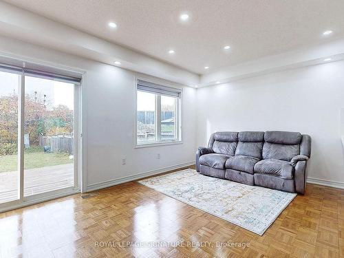 321 Bussel Cres, Milton, ON - Indoor Photo Showing Other Room