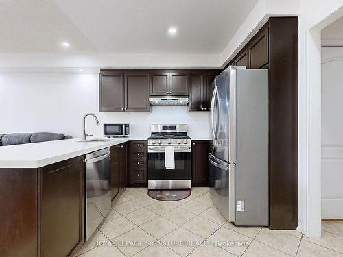 321 Bussel Cres, Milton, ON - Indoor Photo Showing Kitchen