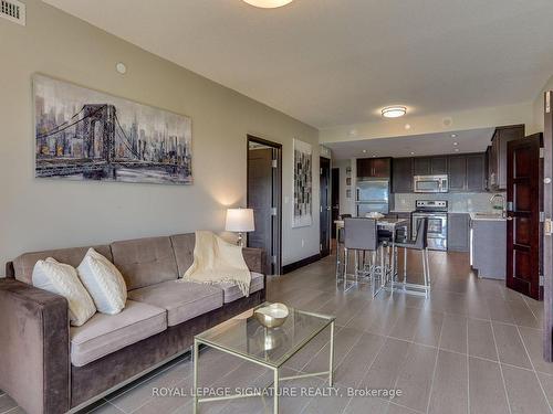 1517-1235 Richmond St, London, ON - Indoor Photo Showing Living Room