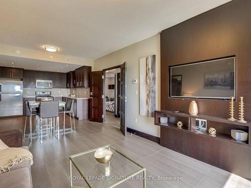 1517-1235 Richmond St, London, ON - Indoor Photo Showing Living Room