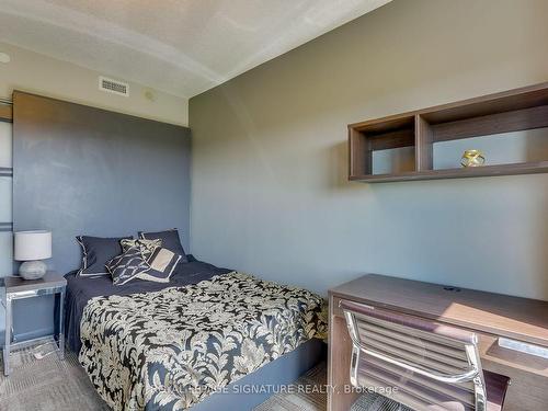 1517-1235 Richmond St, London, ON - Indoor Photo Showing Bedroom