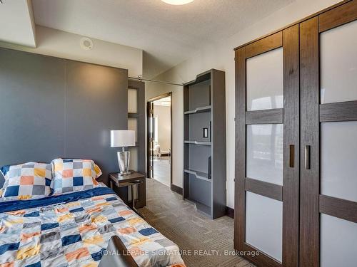 1517-1235 Richmond St, London, ON - Indoor Photo Showing Bedroom