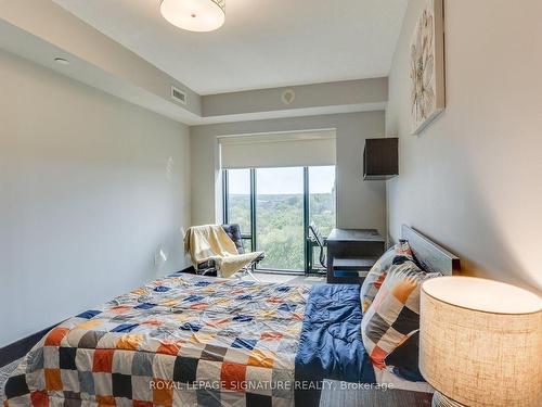 1517-1235 Richmond St, London, ON - Indoor Photo Showing Bedroom