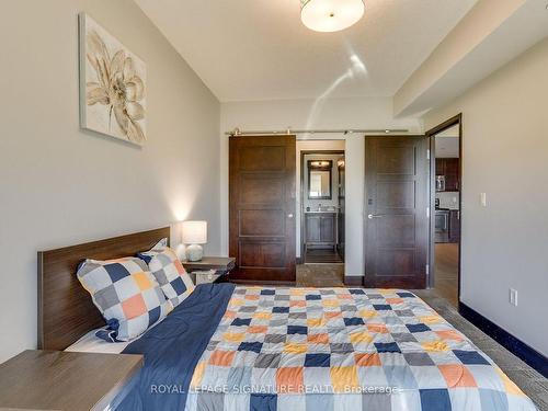 1517-1235 Richmond St, London, ON - Indoor Photo Showing Bedroom