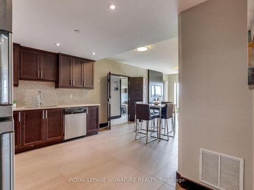 1517-1235 Richmond St, London, ON - Indoor Photo Showing Kitchen With Stainless Steel Kitchen