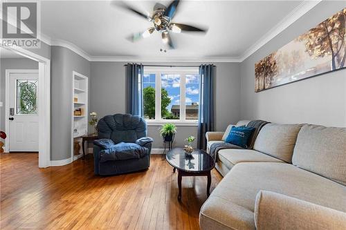 632 Bruham Avenue, Pembroke, ON - Indoor Photo Showing Living Room