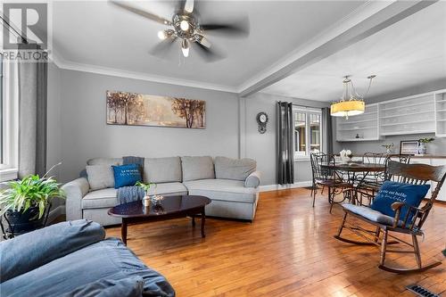 632 Bruham Avenue, Pembroke, ON - Indoor Photo Showing Living Room