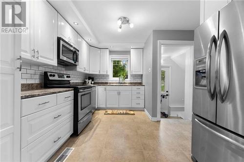 632 Bruham Avenue, Pembroke, ON - Indoor Photo Showing Kitchen With Upgraded Kitchen