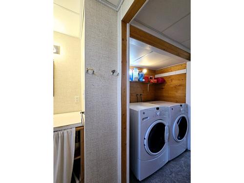 710 Birch Street, Creston, BC - Indoor Photo Showing Laundry Room