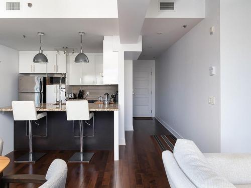 Vue d'ensemble - 701-1811 Rue William, Montréal (Le Sud-Ouest), QC - Indoor Photo Showing Kitchen With Upgraded Kitchen