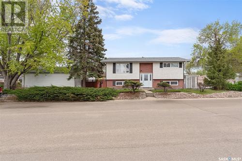 1348 Manitou Crescent, Moose Jaw, SK - Outdoor With Facade