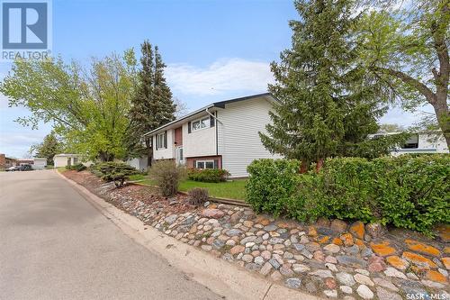 1348 Manitou Crescent, Moose Jaw, SK - Outdoor