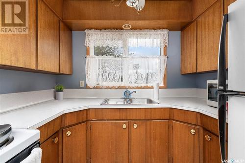 1348 Manitou Crescent, Moose Jaw, SK - Indoor Photo Showing Kitchen With Double Sink